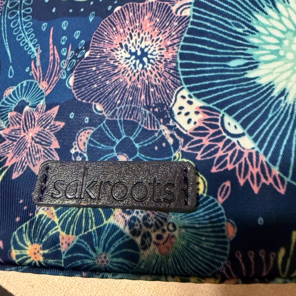 Sakroots basic crossbody in eco-twill royal blue seascape, women’s bag - Picture 2 of 9